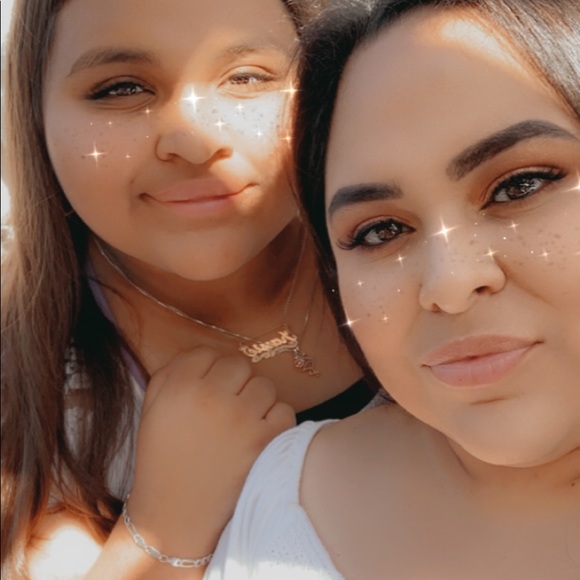 Meet your Posher, Kimberly ! 😘 - Picture 4 of 5